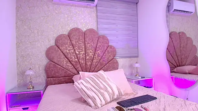 Snapshot of mia_fontana_ chatting on November 2025 11:54:02 AM mia fontana online show from November 2025 11:54:02 AM