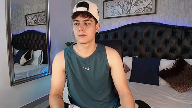 Snapshot of MaxxiCruzz chatting on November 2025 06:24:02 PM MaxxiCruzz online show from November 2025 06:24:02 PM