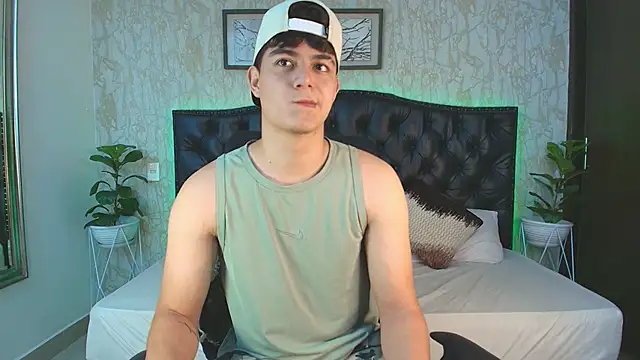 Snapshot of MaxxiCruzz chatting on November 2025 03:50:01 AM MaxxiCruzz online show from November 2025 03:50:01 AM