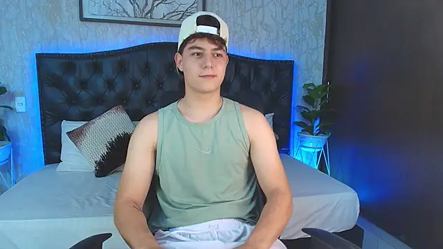 Snapshot of MaxxiCruzz chatting on November 2025 03:50:01 AM MaxxiCruzz online show from November 2025 03:50:01 AM