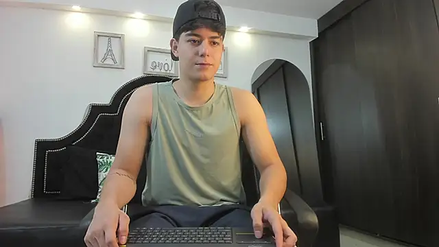 Snapshot of MaxxiCruzz chatting on November 2025 06:34:01 PM MaxxiCruzz online show from November 2025 06:34:01 PM