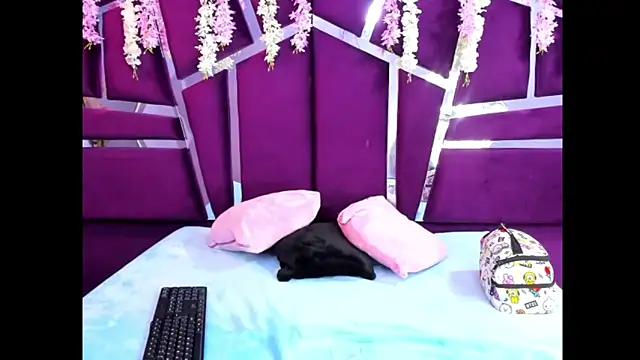 Snapshot of Nina_Velvet chatting on November 2025 01:59:02 AM Nina Velvet online show from November 2025 01:59:02 AM