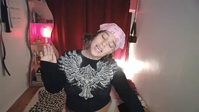 PrettyLittleProblem online show from November 2025 06:07:01 PM