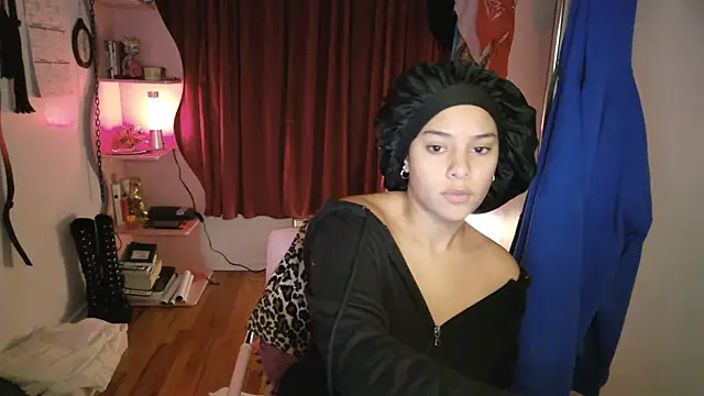 PrettyLittleProblem online show from November 2025 06:52:02 PM