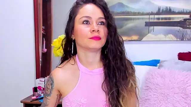 Aurora Real online show from November 2025 02:45:01 AM