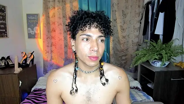 Snapshot of Angel_White25 chatting on April 2026 12:24:02 AM Angel White25 online show from April 2026 12:24:02 AM