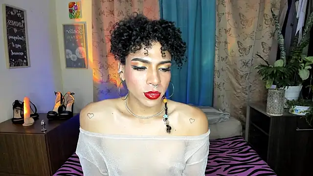 Snapshot of Angel_White25 chatting on May 2026 01:33:01 AM Angel White25 online show from May 2026 01:33:01 AM