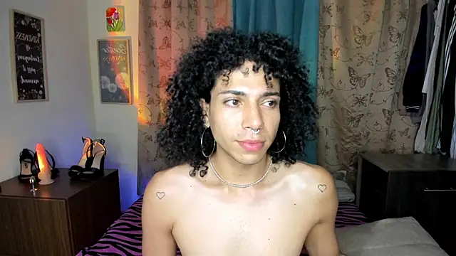 Snapshot of Angel_White25 chatting on May 2026 06:32:01 AM Angel White25 online show from May 2026 06:32:01 AM