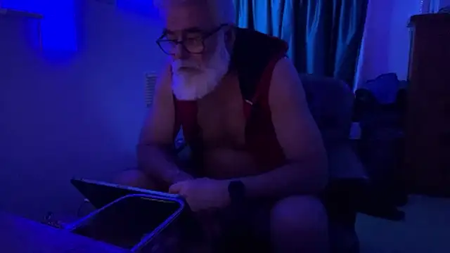 Snapshot of LeatherSdaddy chatting on April 2026 11:31:02 PM LeatherSdaddy online show from April 2026 11:31:02 PM