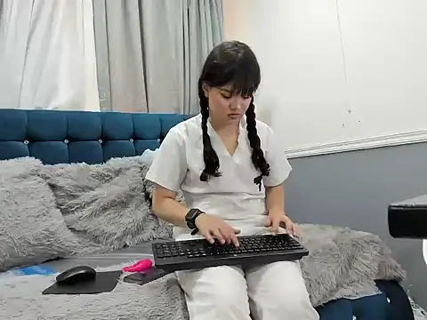 Snapshot of dulce_gray chatting on November 2025 12:50:02 PM dulce gray online show from November 2025 12:50:02 PM