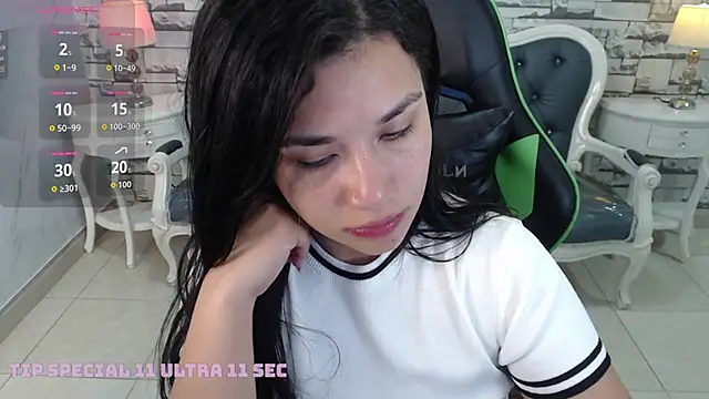 Snapshot of Violetta_jhonson_a chatting on November 2025 03:27:01 AM Violetta jhonson a online show from November 2025 03:27:01 AM