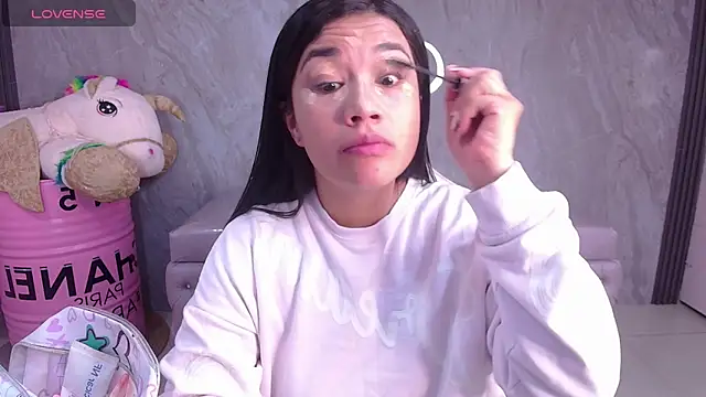 Snapshot of Violetta_jhonson_a chatting on November 2025 03:28:02 AM Violetta jhonson a online show from November 2025 03:28:02 AM