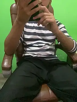 Snapshot of hotyyyyjonny chatting on May 2026 03:12:02 AM hotyyyyjonny online show from May 2026 03:12:02 AM