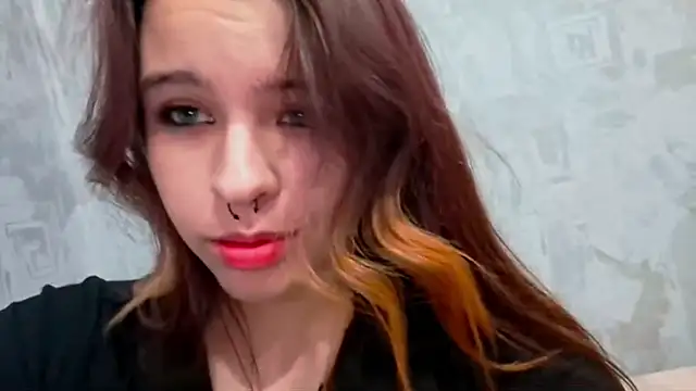 Snapshot of AwnyGrub chatting on November 2025 04:28:02 PM AwnyGrub online show from November 2025 04:28:02 PM