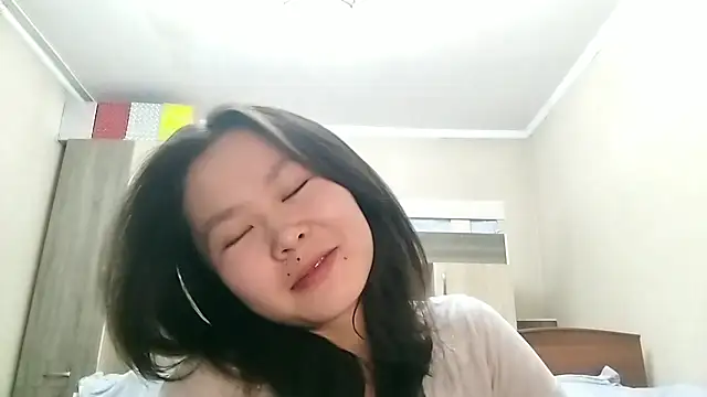 Snapshot of HuldaKye chatting on November 2025 01:32:02 PM HuldaKye online show from November 2025 01:32:02 PM