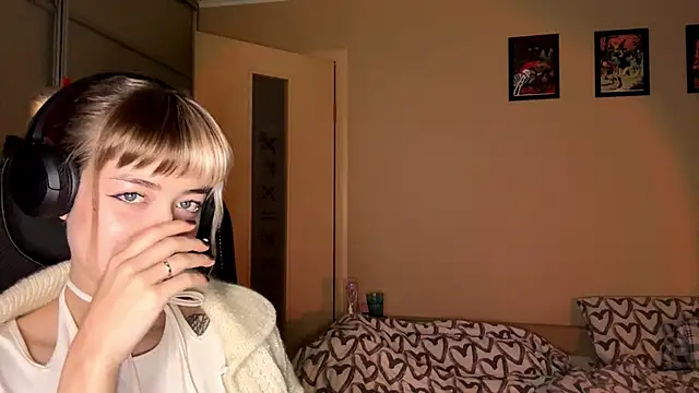 EmilySkyline online show from November 2025 05:16:02 AM