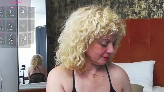 LittleCurlyGirl online show from December 2025 07:01:02 PM