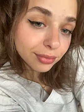 yoyogirlx online show from July 2026 03:04:01 AM