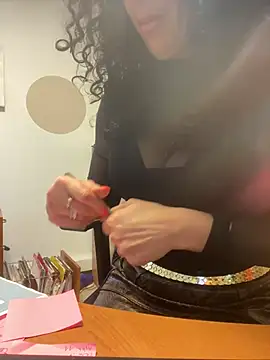 Snapshot of Deessenympho chatting on January 2026 08:40:01 AM Deessenympho online show from January 2026 08:40:01 AM