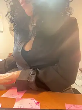 Snapshot of Deessenympho chatting on February 2026 10:14:02 AM Deessenympho online show from February 2026 10:14:02 AM