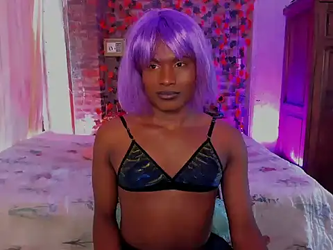 Snapshot of LaGoldenBitch chatting on December 2025 03:39:02 PM LaGoldenBitch online show from December 2025 03:39:02 PM