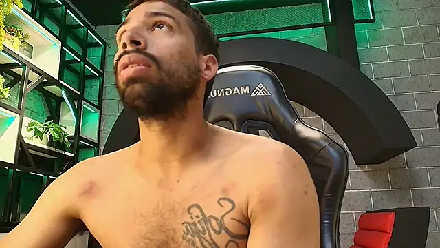 Snapshot of MyStrongSubmissive chatting on November 2025 07:03:01 PM MyStrongSubmissive online show from November 2025 07:03:01 PM