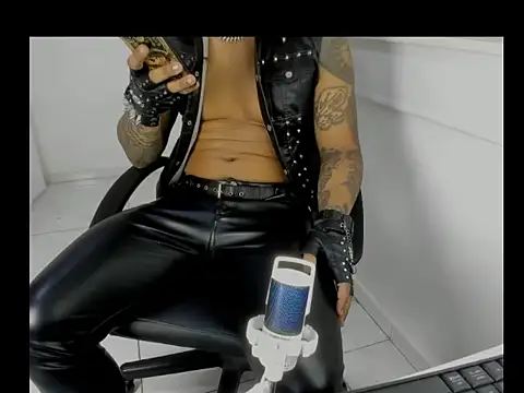 Snapshot of master_leather chatting on April 2026 08:26:01 PM master leather online show from April 2026 08:26:01 PM