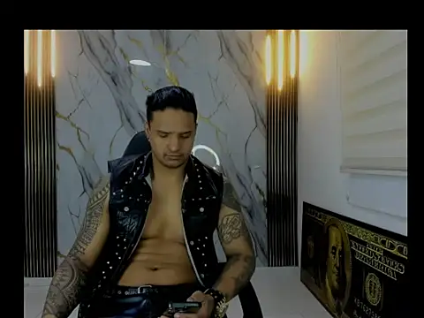 Snapshot of master_leather chatting on April 2026 09:39:33 PM master leather online show from April 2026 09:39:33 PM