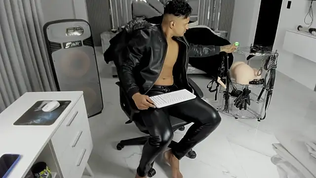Snapshot of master_leather chatting on June 2026 01:11:01 AM master leather online show from June 2026 01:11:01 AM