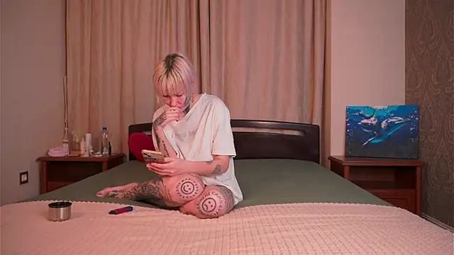 Snapshot of IsauraGarratt chatting on November 2025 02:07:01 PM IsauraGarratt online show from November 2025 02:07:01 PM