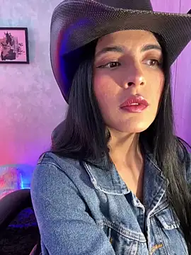 Snapshot of Cristal_Cerati_ chatting on November 2025 05:33:02 PM Cristal Cerati online show from November 2025 05:33:02 PM