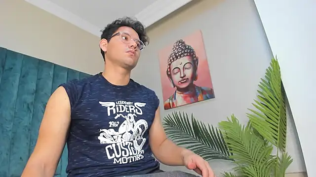 DhannLee online show from November 2025 01:10:01 PM