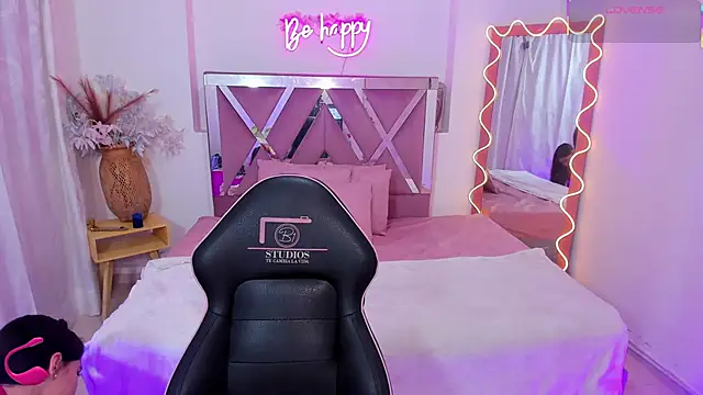 ISABELA TAY online show from November 2025 11:43:02 AM