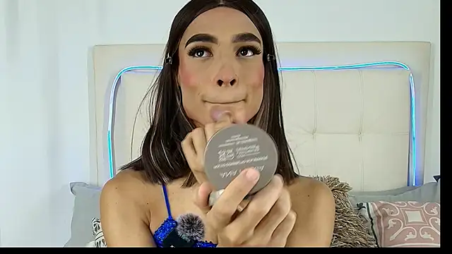 Daphne Hills online show from February 2026 05:53:01 PM