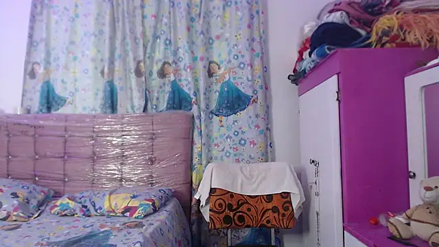 AishaOwens online show from December 2025 07:31:01 PM