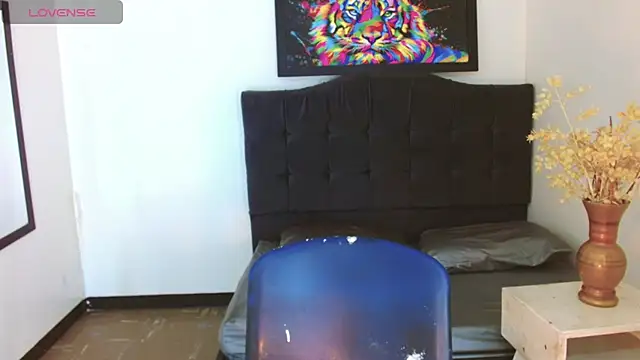 Isaacas  online show from November 2025 11:32:02 AM