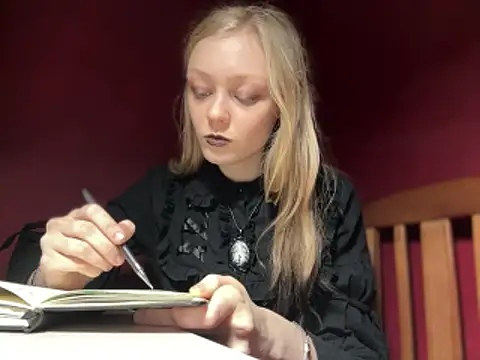 moonlight fiend online show from December 2025 05:31:02 PM