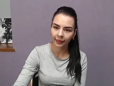 divina kira online show from December 2025 08:01:01 AM