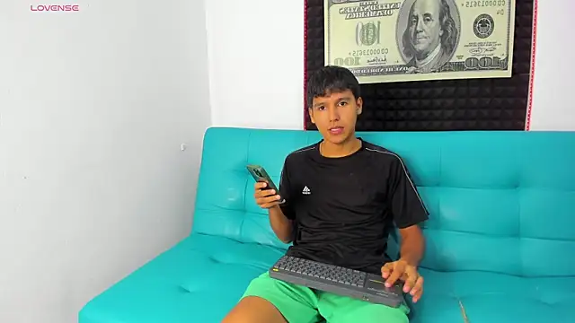 Snapshot of Carl-Milton chatting on November 2025 06:29:02 AM Carl-Milton online show from November 2025 06:29:02 AM