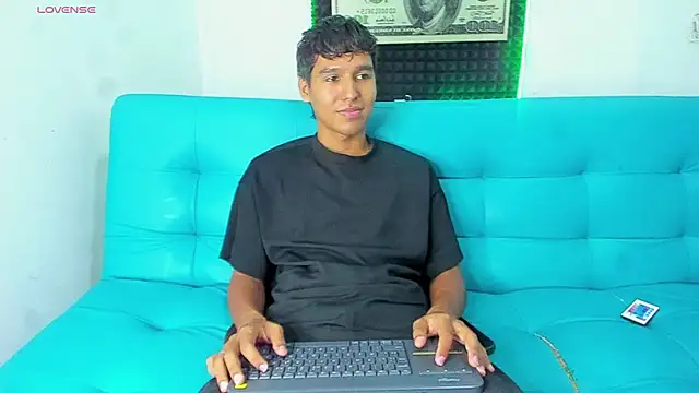 Snapshot of Carl-Milton chatting on November 2025 07:01:01 AM Carl-Milton online show from November 2025 07:01:01 AM