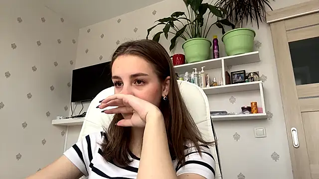 SweetieKatie online show from November 2025 09:31:01 AM