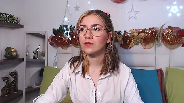 AriLumi online show from December 2025 07:33:02 PM