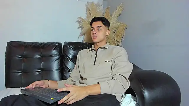 ZeusBrant online show from April 2026 01:39:02 PM