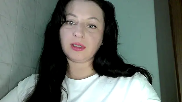 Snapshot of MelinaAx chatting on April 2026 06:32:01 PM MelinaAx online show from April 2026 06:32:01 PM
