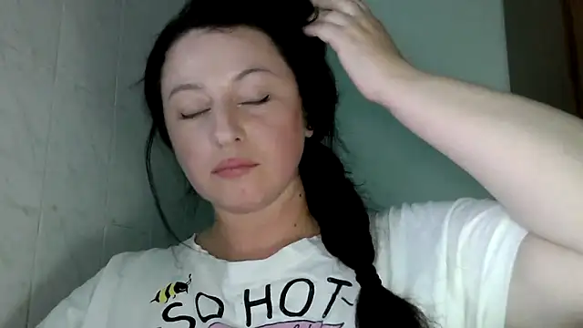Snapshot of MelinaAx chatting on May 2026 06:58:01 PM MelinaAx online show from May 2026 06:58:01 PM