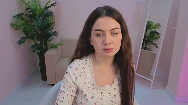 Lilia Crown online show from November 2025 03:45:01 PM