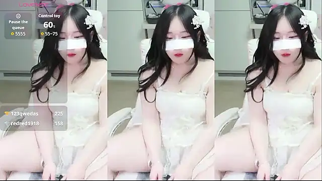 kimhyeona2005 online show from February 2026 12:10:01 PM