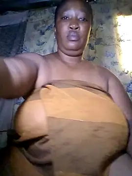 Snapshot of MissMoyo chatting on November 2025 11:21:02 AM MissMoyo online show from November 2025 11:21:02 AM