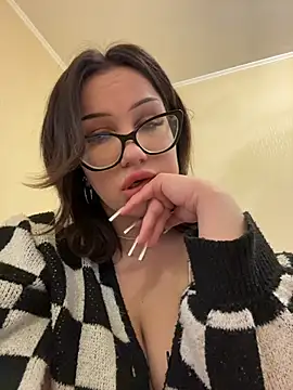 Snapshot of SqurtForYou chatting on December 2025 09:14:01 AM SqurtForYou online show from December 2025 09:14:01 AM