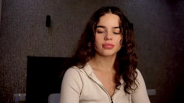 Snapshot of lindaTT chatting on November 2025 01:28:01 PM lindaTT online show from November 2025 01:28:01 PM